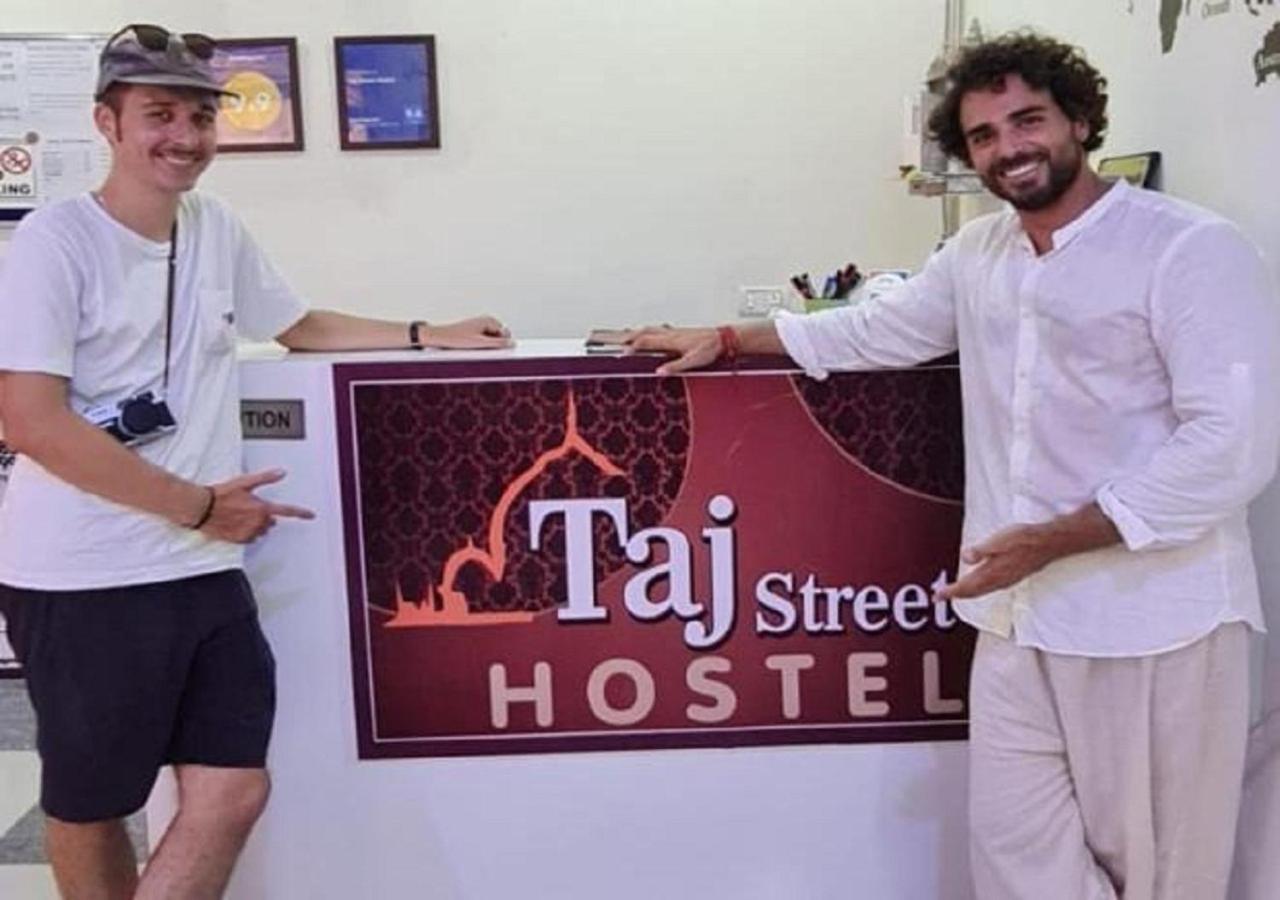 Taj Street Hostel Агра Екстериор снимка